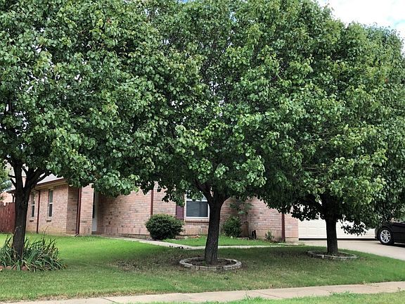 3rd image of 5328 Throckmorton Dr
