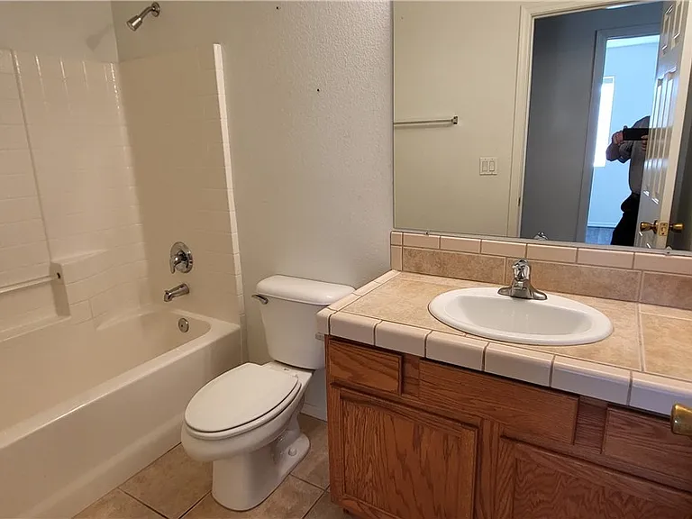 652 Holly St — Photo 17