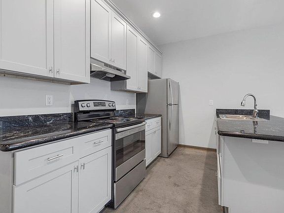 4th image of 142 Arlington Dr #B