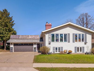 2018 Grant Dr, Bismarck, ND, 58501