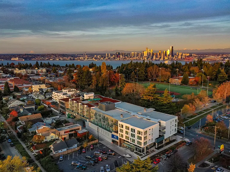 Luna West Seattle — Photo 35