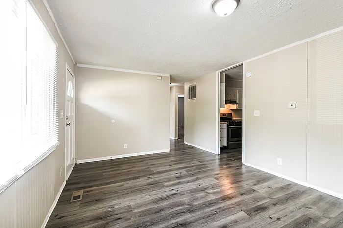 3 bed, 1.0 bath, 1225 sqft, $1,295 — Photo 3