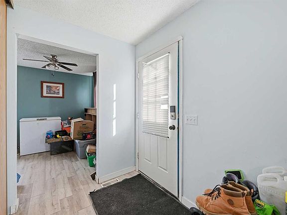 2nd image of 128 S Ridgegate Way SW