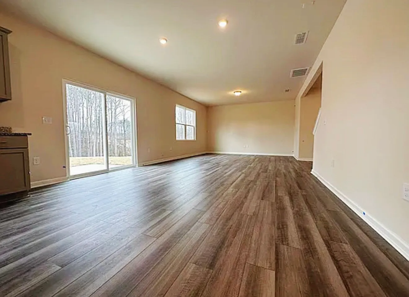 4 bed, 2.5 bath, 2337 sqft, $2,295 — Photo 3