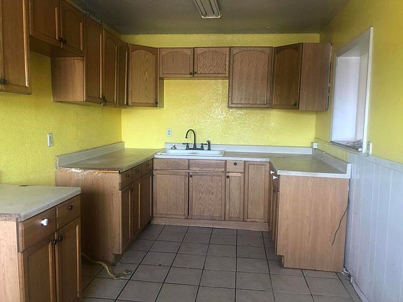 3rd image of 625 De Vargas Dr