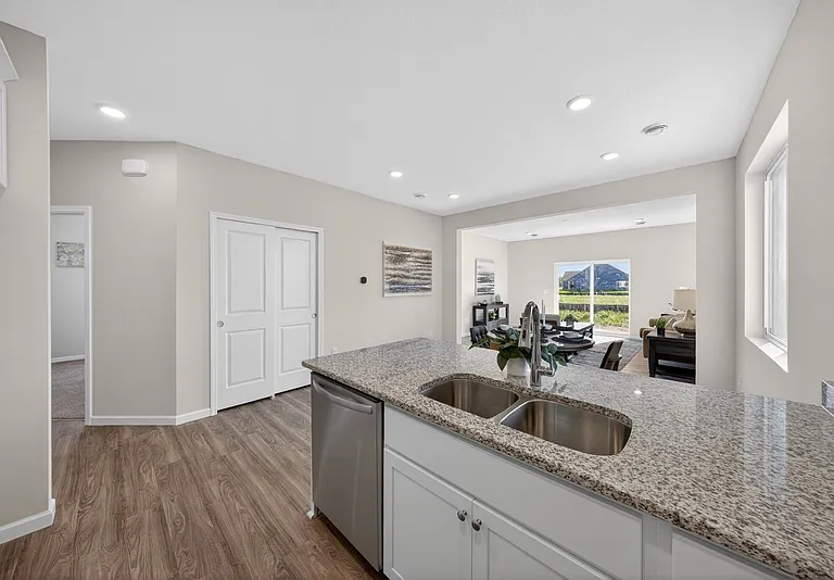 1805 Lynx Pl SE — Photo 2