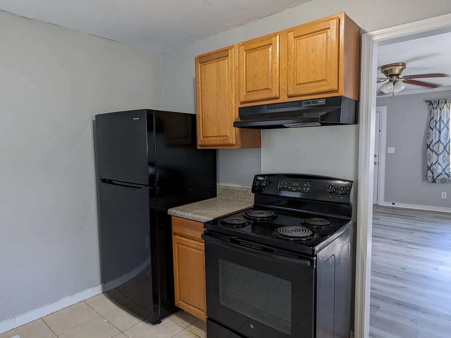 3 bed, 900 sqft, $1,025 — Photo 4