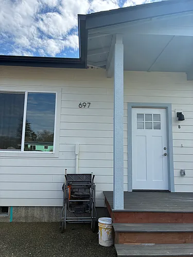 697 A Sunset Ave NE Photo 1