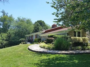 2737 Calkins Rd, Herndon, VA 20171