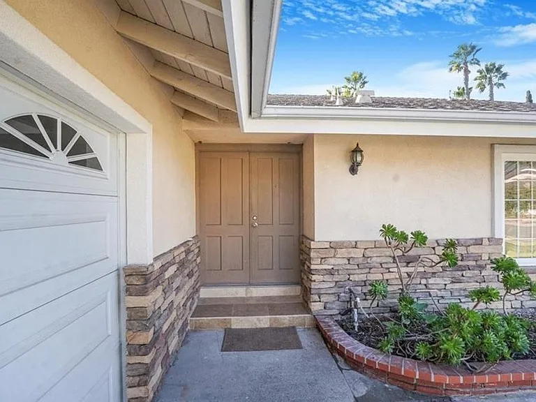 24121 El Tiradore Cir — Photo 6