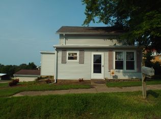 106 Locust St, Elizabeth, IL 61028