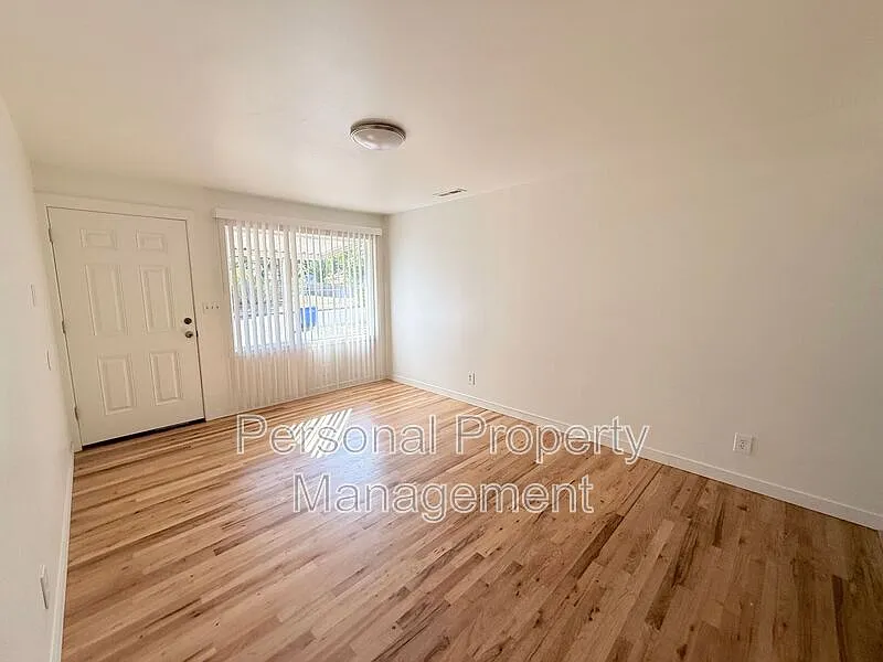 3 bed, 1.5 bath, 930 sqft, $1,895 — Photo 2
