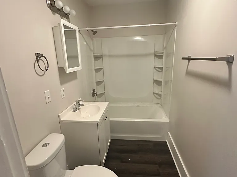 450 Williams Ave — Photo 3