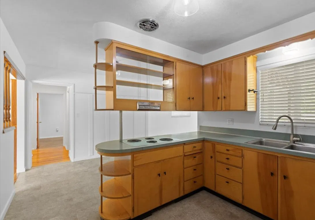 376 Lauralin Dr — Photo 2