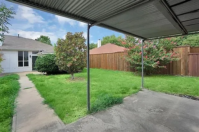 827 Cornell Ln — Photo 16