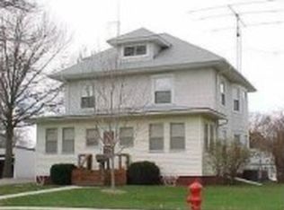 805 E 10th St S, Newton, IA 50208