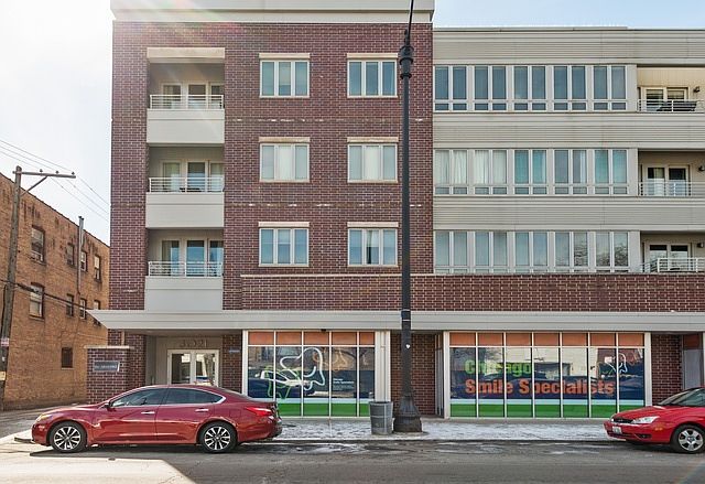 1st image of 3021 W Armitage Ave APT 408