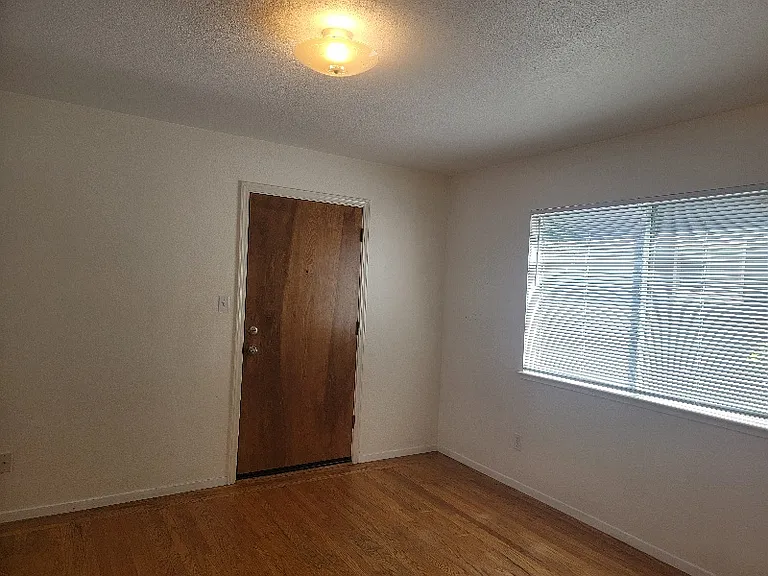 1221 W St #A — Photo 3