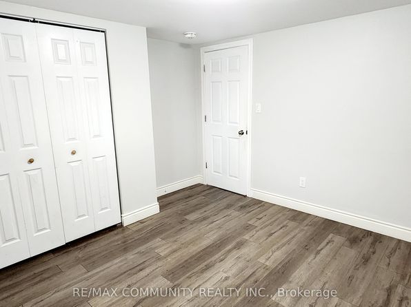 417 Rossmount Ave #BASEMENT, Oshawa, ON L1J 3K5
