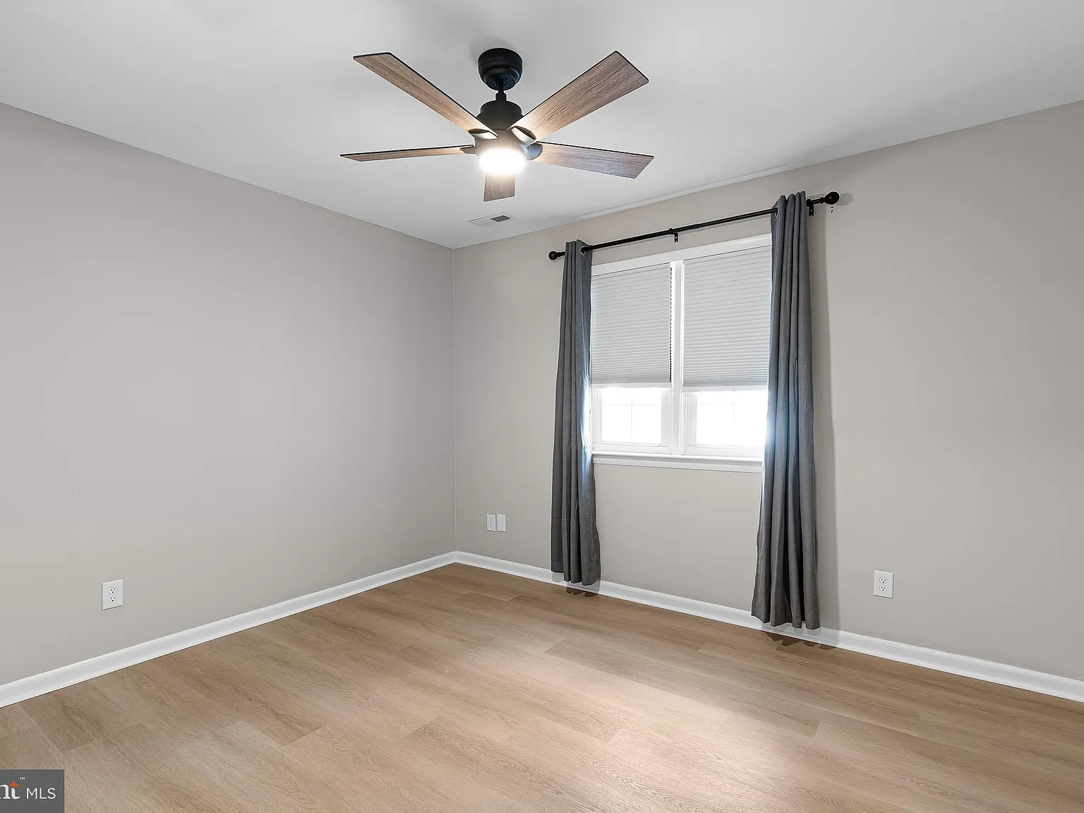 2 bed, 1.0 bath, 1177 sqft, $2,200 — Photo 2
