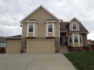 18101 Guinevere Ct, Smithville, MO 64089
