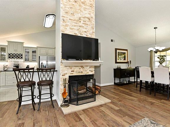 5th image of 339 Pine Shadow Ln