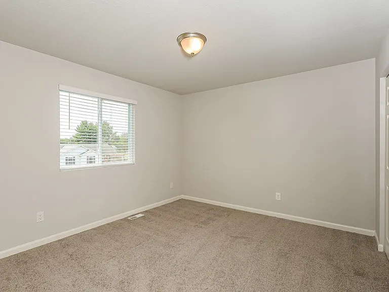 613 Courtyard Pl — Photo 26