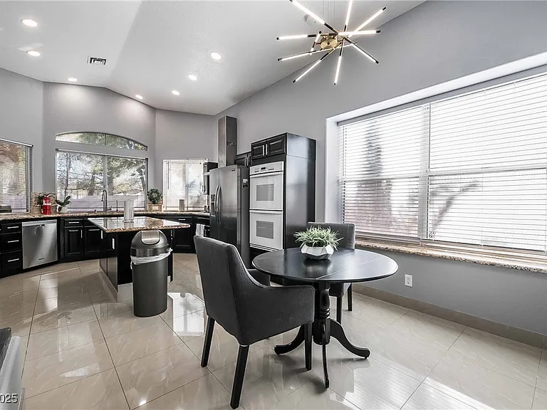1400 Castle Crest Dr — Photo 18