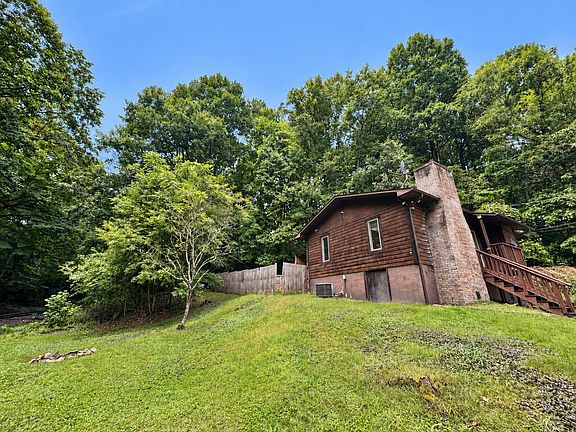 3rd image of 221 Rimview Dr