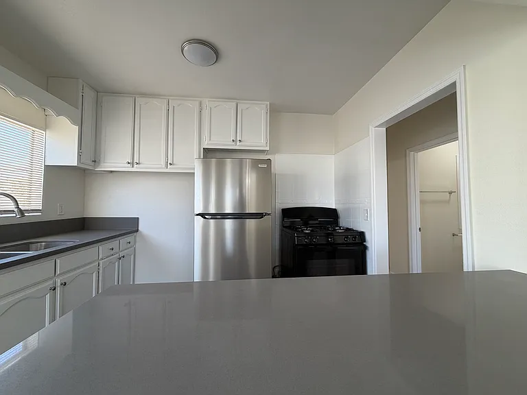 549 E 17th St #551 — Photo 4