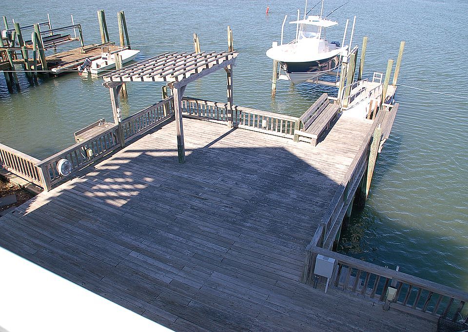 2nd image of 12 W Pelican Dr