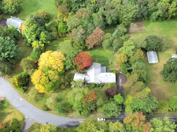 16 Ward Ln, Sherborn, MA 01770