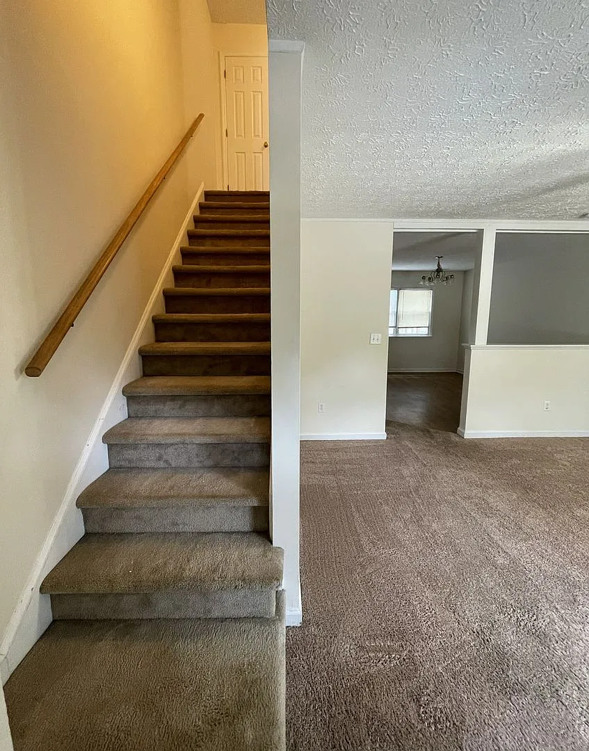 Flexible lease terms — Photo 3