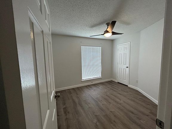 4th image of 2809 White Oak Dr