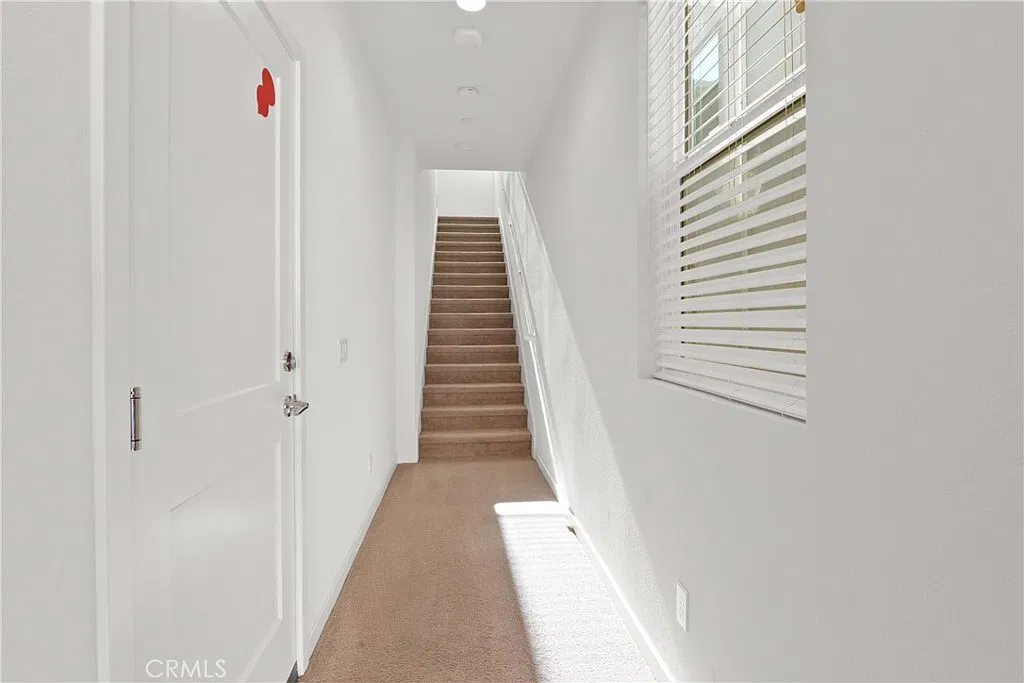 2 bed, 2.5 bath, 1320 sqft, $4,000 — Photo 4