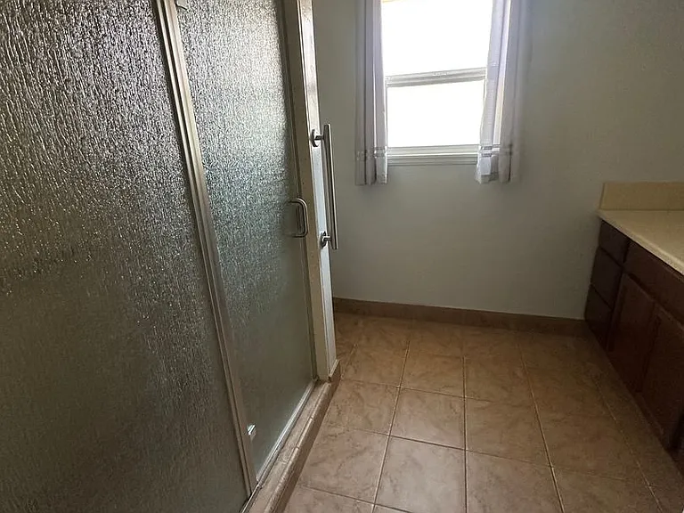 1228 Brady Ave — Photo 8