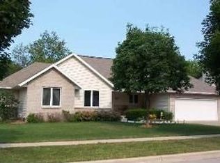 632 S 1st St, Mount Horeb, WI 53572