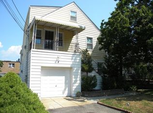 3 Bud Ct, Bayville, NY 11709