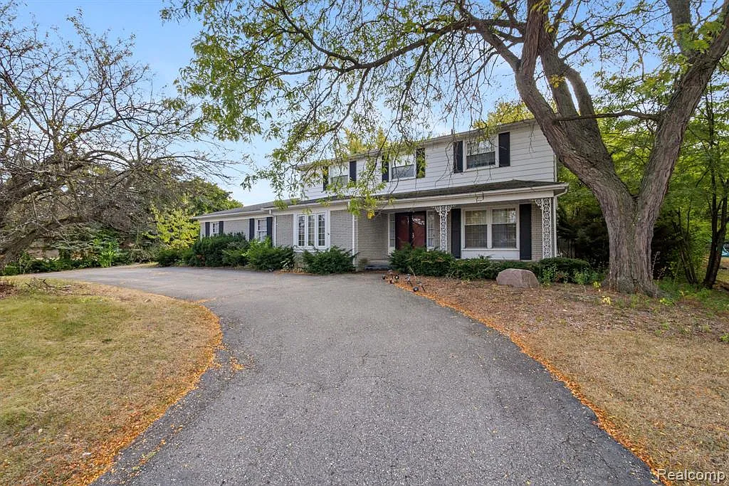 4 bed, 2.5 bath, 3765 sqft, $3,400 — Photo 1