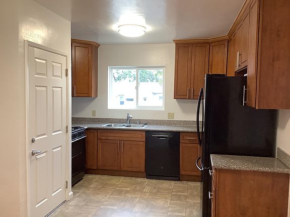 3rd image of 155 Hill Dr