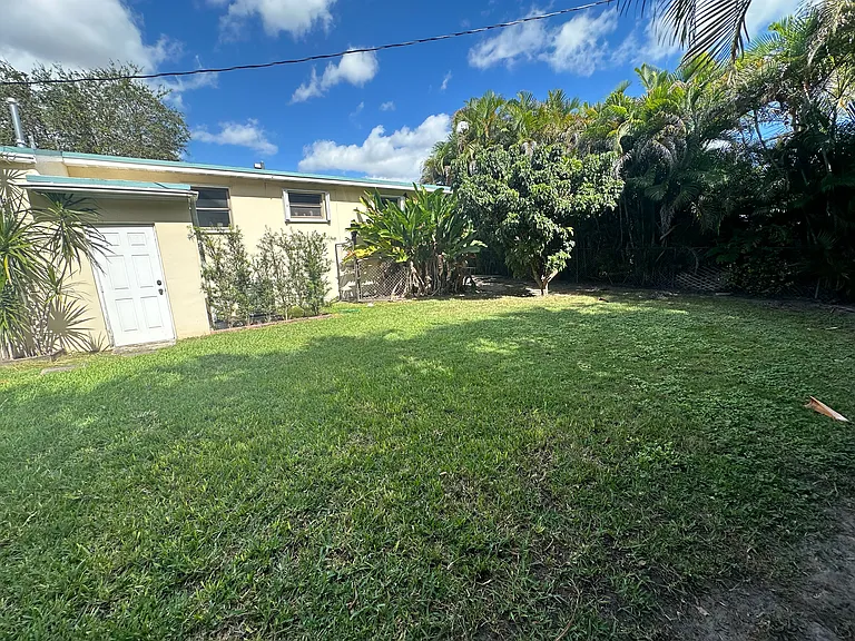 7910 SW 15th St — Photo 44