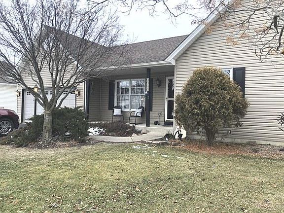 2nd image of 1204 Country Dr