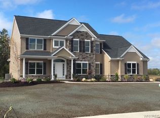 5348 Glenview Dr, Clarence, NY 14032
