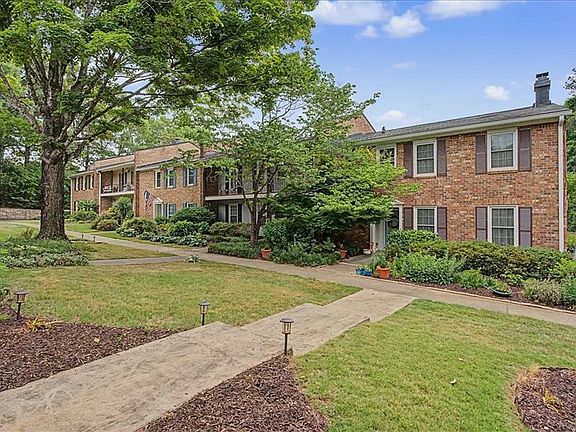 2nd image of 2913 Lavista Way