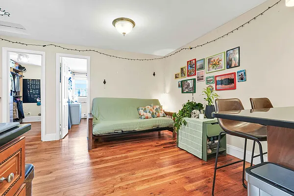 Living room, photo 1