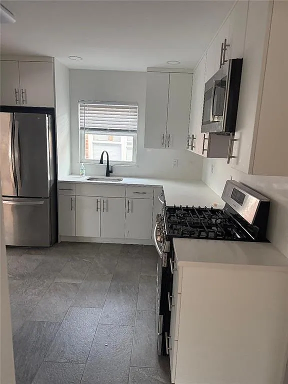 3 bed, 2.0 bath, 1200 sqft, $3,300 — Photo 3