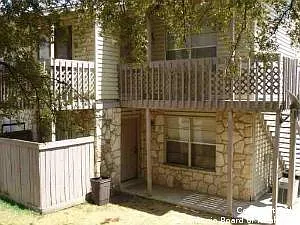 2 bed, 2.0 bath, 986 sqft, $1,050 — Photo 2