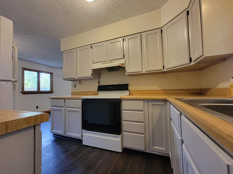 56 West St — Photo 2