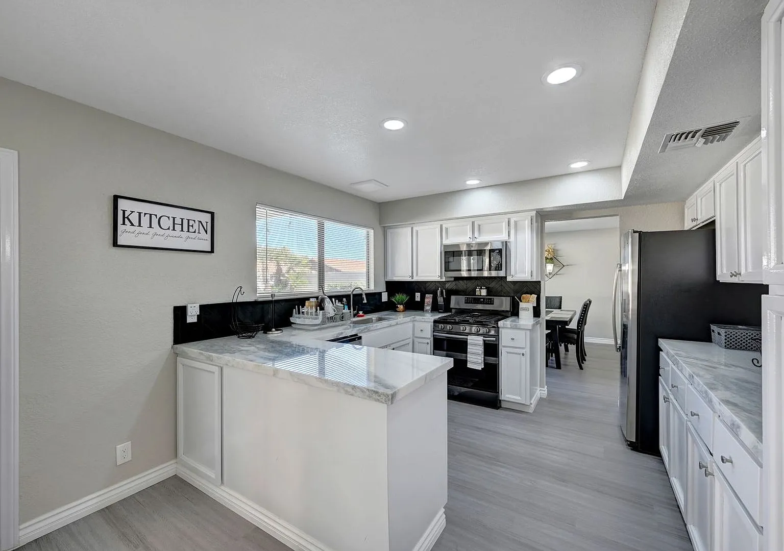 Fully Furnished Entertainer's Dream with Resort-Style Pool & RV Parking! — Photo 2