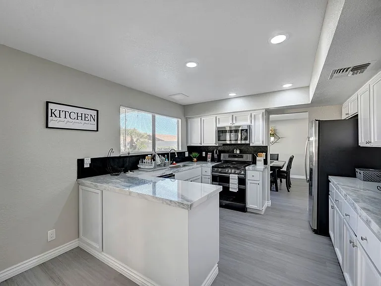 2247 Marlboro Dr — Photo 2